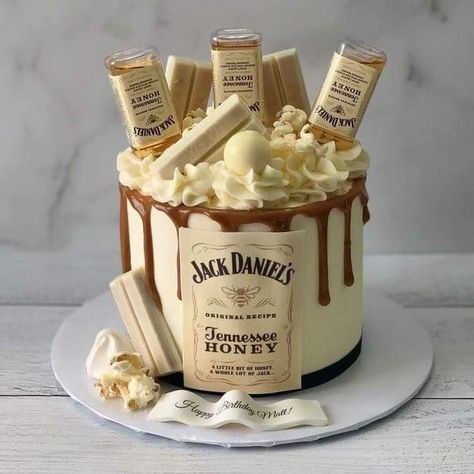 Beer Themed Cake, Festa Jack Daniels, 21st Birthday Cake For Guys, Jack Daniels Cake, Happy Birthday Matt, Birthday Drip Cake, Baileys Cake, Modern Birthday Cakes, Alcohol Cake