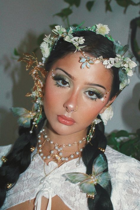 #fairy#fairycore #fairycostumes #fairycosplay #acotar #makeup #aesthetic Fairy Makeup Photoshoot, Fairy Core Eye Makeup, Fairy Princess Aesthetic Outfits, Ethereal Costume Halloween, Fairycore Halloween Costume, Edgy Fairy Aesthetic, How To Be A Fairy Aesthetic, Fairy Goddess Aesthetic, Forest Fairy Makeup Ideas