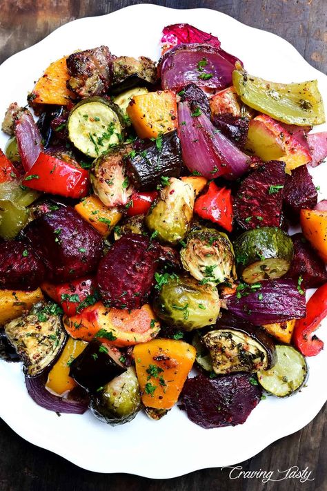 Oven Veggies, Healthy Roasted Vegetables, Veggie Dinners, Everyday Dinners, Pasta Vegetariana, Roasted Vegetables Oven, Roasted Vegetable Recipes, Roasted Root Vegetables, Idee Pasto Sano