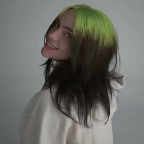 Black And Green Hair, Hair Icon, New Haircuts, Roots Hair, Famous Faces, Green Hair, Cut And Color, Blue Hair, Billie Eilish