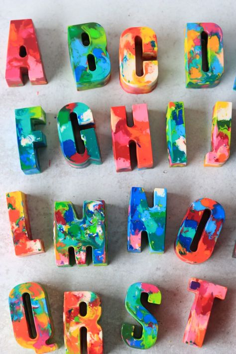 How to Make Crayon Letters - The Perfect DIY Gift Idea for a Child - sisoo.com Crayons Quote, Crayon Letters, Alphabet Crayons, Crayon Letter, Making Crayons, How To Make Letters, Diy Crayons, Diy Letters, Learning The Alphabet