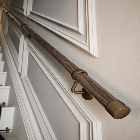 Stair Railing Handle Ideas, Stair Handrail Ideas, Closed Staircase, Handrails For Stairs, Stairs Handle, Stairs Handrail, Wooden Handrail, Remodel Stairs, Timber Handrail