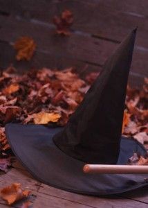 Autumn Witch, Witches Hat, Autumn Magic, Fall Inspiration, Fallen Leaves, Halloween Magic, Season Of The Witch, Halloween Town, Autumn Aesthetic