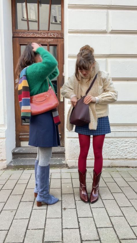 Nanda (@nanda_schwarz) • Instagram photos and videos Twee Outfits Zoey Deschanel, Colored Tights Outfit Autumn, Finnish Style Fashion, Swedish Aesthetic Outfits, Amelie Poulain Outfits, Montreal Winter Outfits, Nanda Schwarz Outfit, European Outfits Spring, Whimsicore Outfits