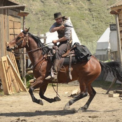 Cullen on horseback Cullen Bohannon, Adara Sanchez, Dominique Mcelligott, Anson Mount, Horse Reference, Beyond Good And Evil, Cowboy Aesthetic, Western Artwork, Hell On Wheels