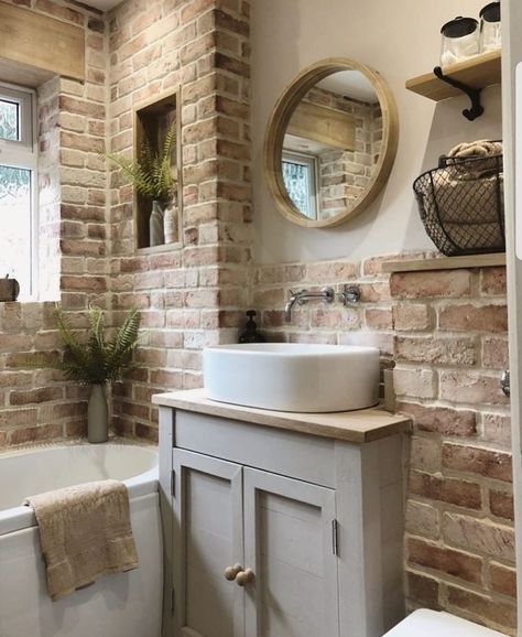 Small Rustic Bathroom Ideas, Small Rustic Bathroom, Brick Bathroom, Casa Hobbit, Bathroom Accent Wall, Bathroom Accents, Bathroom Farmhouse Style, Cottage Bathroom, Rustic Bathrooms