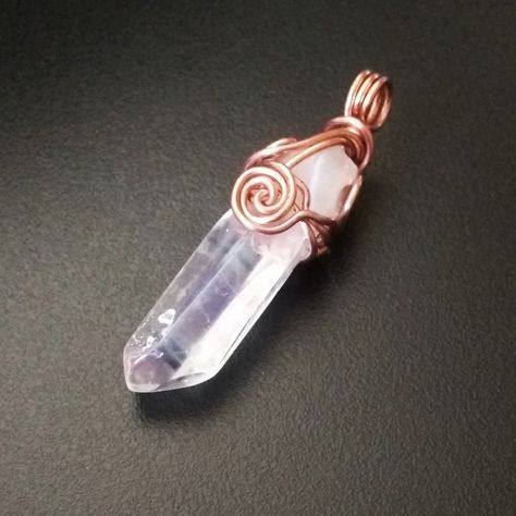 Wire Wrapped & Created By Natureloversjewelry. Shimmering & Iridescent Beauty! This Is A Nice Size Quartz Crystal Of Good Thickness As Well - It Does Not Only Do The "Glowing Quartz" Thing - It Does It With Aplomb! I Wire Wrapped It With Genuine Copper Jewelry Wire, In A Feminine Swirly Knot Design. This Pendant Has A Triple Wrapped Bail, That Will Accommodate Most Fine To Medium Thickness Chains. If You Need Me To Add One To It For You, Add The "Copper Chain" Listing To Your Bundle - I Have Sev Angel Quartz, Wire Wrap Jewelry Designs, Quartz Pendant Necklace, Goddess Jewelry, Angel Aura Quartz, Diy Wire Jewelry, Knot Design, Angel Aura, Handmade Wire Wrapped