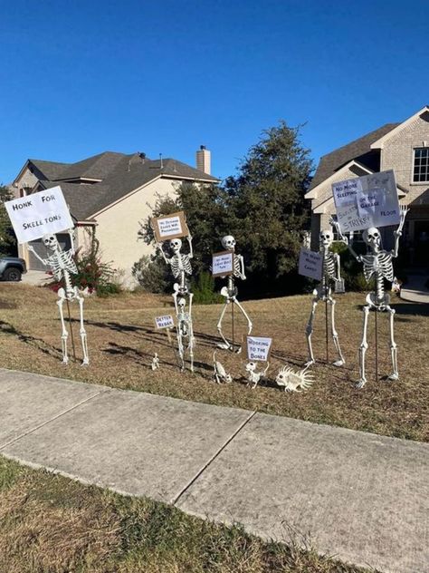 12ft Skeleton Yard Ideas, Halloween Skeletons Yard Funny, 12 Foot Skeleton Ideas, Skeleton Shenanigans, 12 Ft Skeleton Ideas, Skelly Ideas, Goofy Skeleton, Skeleton Decorations Outdoor, 12ft Skeleton