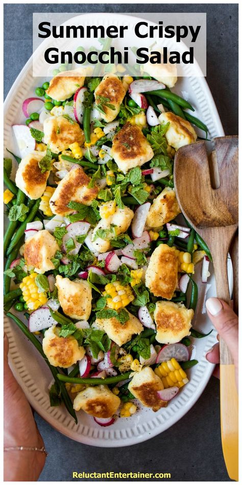 Gnocchi Salad, Crispy Gnocchi, Gnocchi Salat, Gnocchi Recipes Homemade, Pesto Tortellini, Salad Summer, Homemade Gnocchi, Butter Pasta, Summer Recipes Dinner