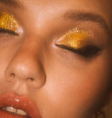 Sunflower Makeup, Music Video Makeup, Golden Eyeshadow, Pure Makeup, Yellow Eye Makeup, Golden Makeup, Monster Makeup, Gold Makeup Looks, Natural Prom Makeup