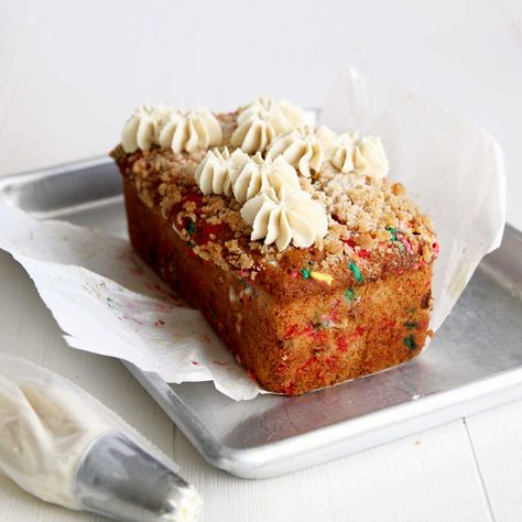 Ultimate List of Banana Bread Ideas - Part 2: Icing, Frosting & Topping Variations - All Purpose Veggies Birthday Cake Banana, Bread With Cream Cheese Filling, Banana Bread With Cream Cheese, Confetti Birthday Cake, Cake Banana Bread, Bread With Cream Cheese, Classic Banana Bread, Bread Ideas, Cake Banana