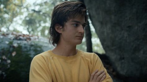 andrea🧣st era on Twitter: "the girls that get it, get it, the girls that don’t, don’t #StrangerThings4… " Steve Harrington, Yellow Sweater, Sirens, The Wind, Gravity, Stranger Things, On Twitter, Yellow, Twitter