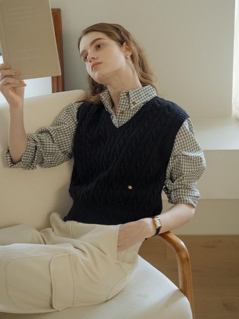 Buttoned Shirt Outfit, Brown Overalls Outfits, Check Shirt Outfit Women, Brown Shirt Outfit, Checkered Shirt Outfit, Shirt And Pants Outfit, Button Up Shirt Outfit, Checkered Outfit, Outfit Retro