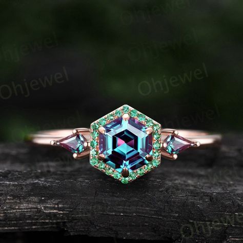 Hexagon Cut Green Moss Agate Ring Rose Gold Halo Emerald Ring - Etsy Amethyst Ring Rose Gold, Engagement Ring Gemstone, Emerald Ring Vintage, Rose Gold Halo, Cute Engagement Rings, Ring Rosegold, Amethyst Ring Engagement, Purple Amethyst Ring, Alexandrite Engagement Ring