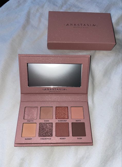 Anastasia Eyeshadow Palette, Anastasia Palette, Anastasia Beverly Hills Eyeshadow, Mini Eyeshadow Palette, Makeup Eyeshadow Palette, Instagram Photo Editing, Glam Girl, Makeup Items, Eye Shadow Palette