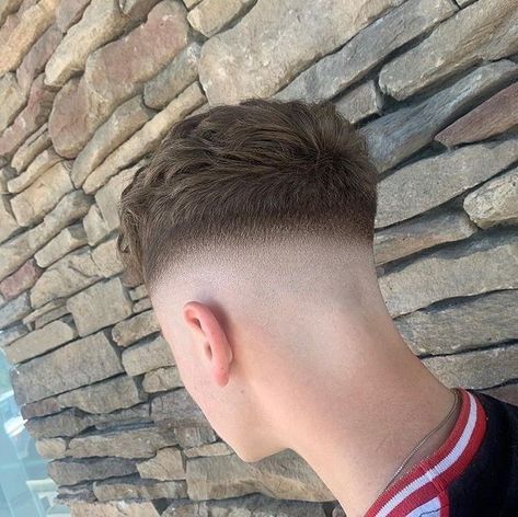 2 Side Hairstyles Men, Two Side Hairstyles Men, Boys Hair Color Ideas, Low Mid Fade, Corte Mid Fade, Fade Medio, Fade Haircut Men's, Crop Fade, Medium Fade Haircut