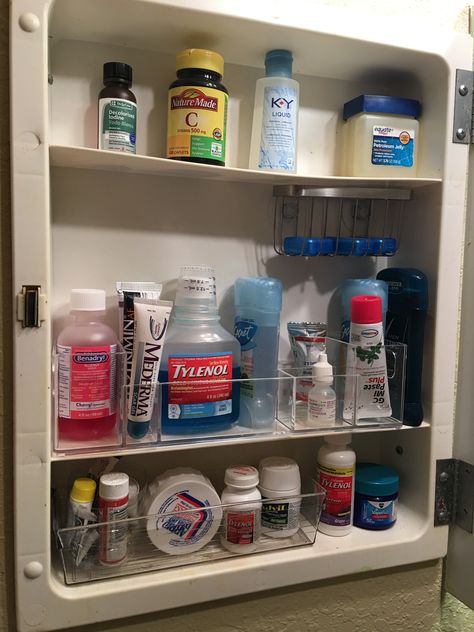 Bathroom mirror medicine cabinet organized using trays Medicine Cabinet Storage Ideas, Medicine Cabinet Storage, Cabinet Storage Ideas, Organize Bathroom, Medicine Cabinet Organization, Dorm Bathroom, Bathroom Interior Design Small, White Bathroom Cabinets, Bathroom Cabinet Organization