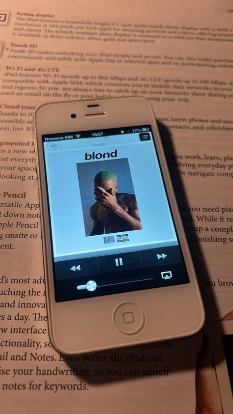 Iphone 4s Aesthetic, Frank Ocean Blonde, Cracked Wallpaper, Iphone Wallpaper Landscape, Instagram Story Filters, Retro Gadgets, Iphone Obsession, Iphone Repair, Frank Ocean