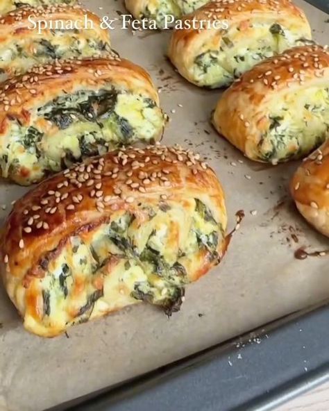 Pastry Filling, Brunch Quiche, Jarlsberg, Puff Pastry Filling, Spinach Feta, Idee Pasto, Läcker Mat, Puff Pastry Recipes, Frozen Spinach