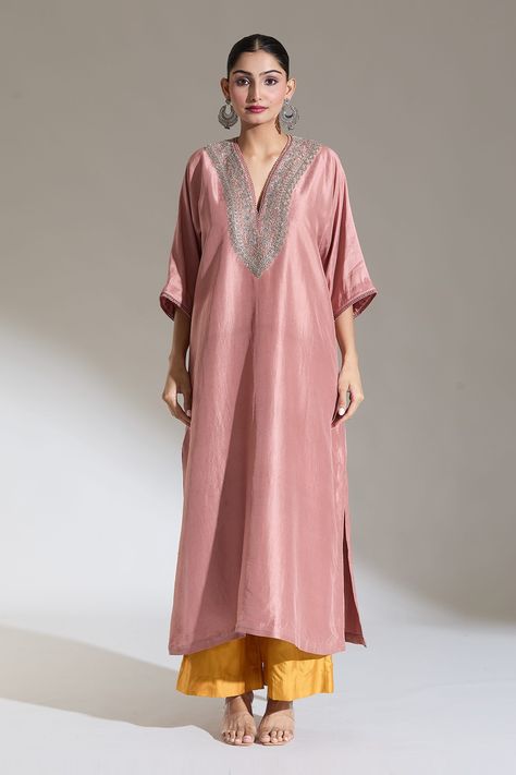 Buy Peach Embroidered Rose V Neck Kaftan Kurta For Women by JAYANTI REDDY Online at Aza Fashions. V Neck Kaftan, Kaftan Kurta, Kaftan Pattern, Kurta Women, Stylish Kurtis Design, Jayanti Reddy, Trendy Outfits Indian, Kaftan Designs, Kurta For Women