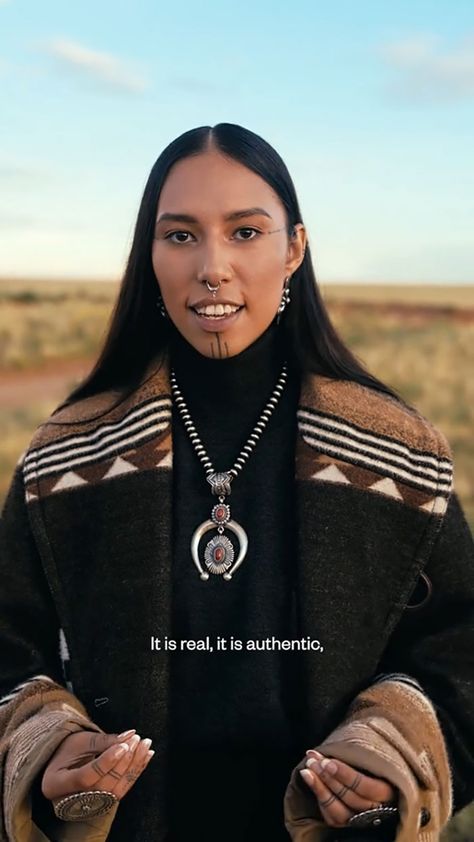 “This Is Incredible”: People React To New Ralph Lauren Collection Celebrating Indigenous Fashion Naomi Glasses, Fashion Asthetic Picture, Worldbuilding Clothes, Indigenous Aesthetic, Double Rr, Quannah Chasinghorse, Sketches Fashion Design, Trends 2024 Fashion, Blackfoot Tribe