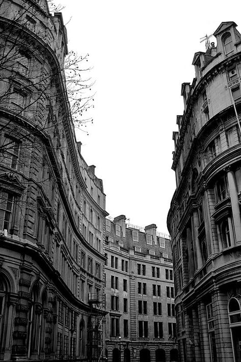 Black And White Building, London Buildings, Building Aesthetic, Black And White Picture Wall, London Architecture, Gray Aesthetic, Urban Architecture, London Town, London Photography