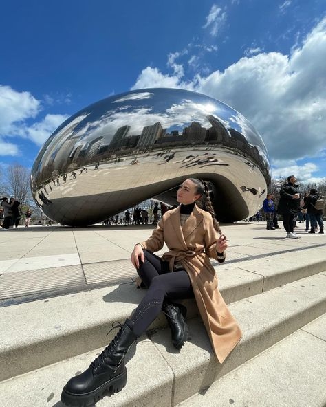 Chicago Fits Fall, Cloud Gate Chicago, Cloud Gate Photo Ideas, Chicago Photoshoot Locations, Chicago Picture Ideas Winter, Chicago Aesthetic Pictures, Winter Chicago Outfit, Outfit Six Flags, Chicago Bean Pictures Ideas