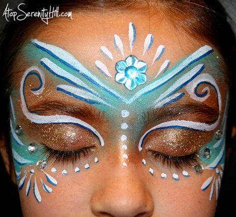 Girl with fairy princess face paint Princess Face Paint, Bunny Face Paint, Princess Face Painting, Fairy Face Paint, Halloween Gesicht, Face Paint Ideas, Girl Face Painting, Face Painting Tutorials, Paint Tutorial