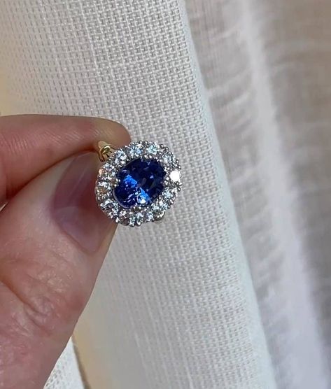 Victorian 3.5 CT Blue Oval Sapphire Engagement ring Surround By Round Cut Diamond With 10K 14K 18K Solid Yellow Gold Wedding Ring Bridal Ring R I N G M E T A L ✥ Metal : 10K 14K 18K Solid White yellow and Rose Gold, 925 Sterling Silver ✥ Metal Clarity : 100% Pure ✥ Stamp/Hallmark : Yes. Will be Indicated Inside The Ring M A I N S T O N E S ✥ Type : Sapphire Diamond ✥ Center Diamond Shape : Oval Brilliant Cut Diamond ✥ Center Diamond Weight : 3.5 CT 8*10 MM ✥ Center Diamond Color : Blue ✥ Side Di Diana Wedding Ring, Oval Sapphire Engagement Ring, Stunning Diamond Rings, Blue Sapphire Engagement Ring, Yellow Gold Wedding Ring, Gold Wedding Ring, Dream Engagement Rings, Sapphire Engagement Ring, Small Rings