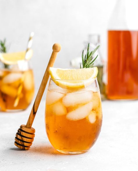 Alcoholic Iced Tea, Rosemary Honey, Iced Tea Recipes Homemade, Gin Fizz Cocktail, Homemade Iced Tea, Cl Instagram, Honey Simple Syrup, Rosemary Simple Syrup, Peach Syrup