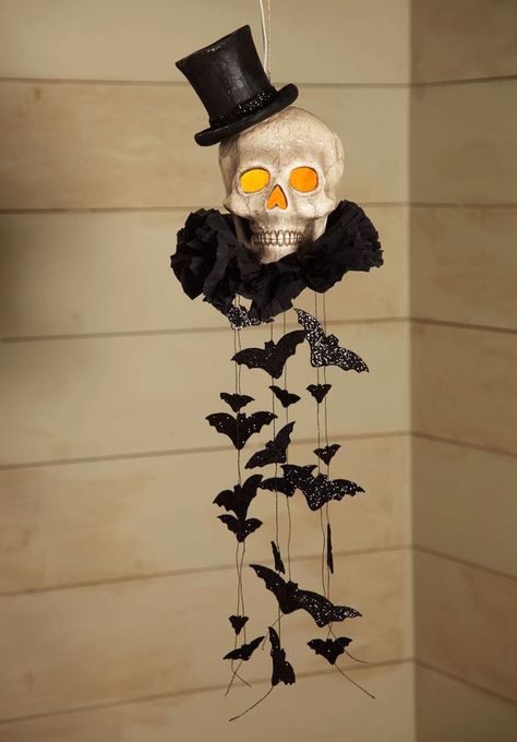 Halloween Decorations Ideas, Halloween Decorations Outdoor, Aesthetic Cats, Flying Bats, Creepy Halloween Decorations, Easy Halloween Decorations, Adornos Halloween, Adult Halloween Party, Halloween Crafts Decorations