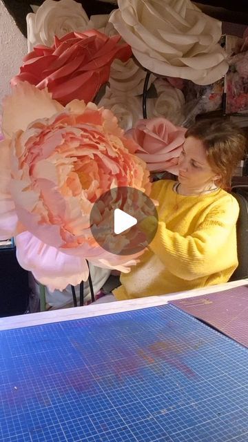 Giant Flower Decor UK on Instagram: "I know you like 'how it was made' videos so here one! Well not totally all process of making crepe paper peony but about 2h in 30seconds, not to mention preparing flower center, stem and little things like that but what still takes time... This peony can't be cheap, it looks so majestic and it will delight room long time so it's absolutely worth it! 😍" Giant Flower Backdrop Diy, Giant Peony Paper Flower Diy, Crepe Paper Peony Tutorial, Giant Crepe Paper Flowers Diy Tutorials, Giant Crepe Flowers, Large Crepe Paper Flowers Diy, Giant Crepe Paper Flowers Diy, Paper Peony Diy, Giant Crepe Paper Flowers