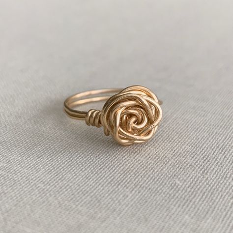 New Wire Wrapped Gold Rose Ring.An Adorable Dainty Design Handmade With Love By Me, Perfect For Every Day Wear! Treat Yourself Or Gift It To Match With Your Bestie, As Bridesmaid Squad Gifts, Etc! Made With Shiny Tarnish Resistant Wire That Will Not Change Color You Will Receive The Exact Ring Pictured! Wire Ring Rose, Wrap Around Rings, Wire Wrap Stone Ring, Metal Wire Jewelry Diy, Gold Wire Bracelet, Simple Wire Ring, Wire Wrapped Jewelry Beginner, Simple Wire Rings, Wire Rings Ideas