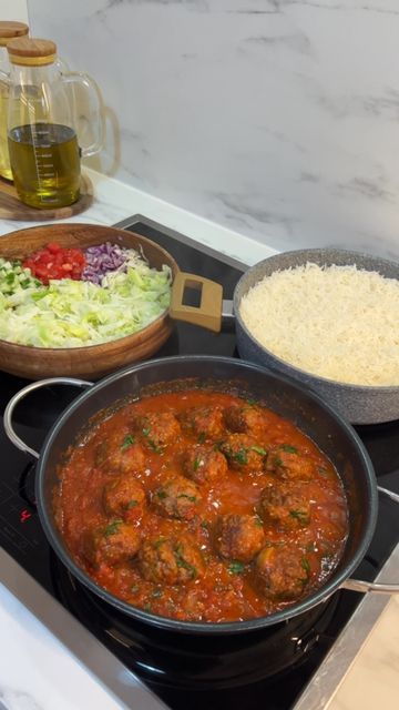 Nurcan‘s Kitchen on Instagram: "Meatballs in tomato sauce with basmati rice and salad🥘🥗🍚 🇹🇷Domates soslu köfte, basmati pilavı ve salata 🥘🥗🍚 🇩🇪Frikadellen in tomatensoße mit basmati reis und salat🥘🥗🍚 Ingredients (4-5 persons) for the meatballs: •200 gr minced meat •2 tablespoon breadcrumbs •one egg •salt,black pepper,thyme other ingredients: •2-3 tablespoon oil •50 gr butter •one middle sized onion •one tablespoon tomato paste •salt,black pepper,chili flakes,thyme •200 gr canned tom Rice With Meatballs, In The Kitchen, Rice And Meatballs, Rice With Tomato Sauce, Meatball And Rice, Meatball Rice, Rice And Sauce, Meatballs With Rice, Cooking In Kitchen