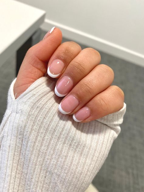 Squared Oval French Nails, Rounded White French Tip Nails, White Tip On Short Nails, Short Rounded Nails French Tip, Classy French Tip Nails Short, Short French Nails Biab, Short Nail White Tips, White French Tip On Short Nails, French Tip Normal Nails