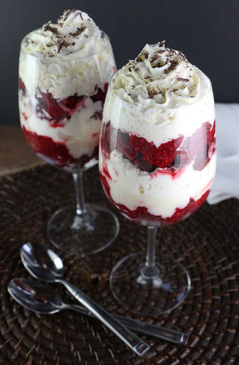 Boozy Red Velvet Trifles - It's time for Valentine's Day... booze, whipped cream, cake... 'nuff said. Valentine’s Day Desserts For Two, Valentine Bakes, Valentines Day Dinner Ideas, Valentine Dessert Ideas, Valentines Day Dessert Ideas, Vday Dinner, Galentines Picnic, Red Velvet Trifle, Chef Bae