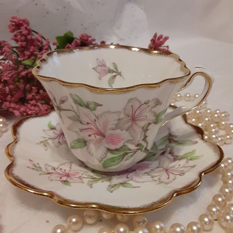 LOVELY Rosina Fine Bone China teacup and saucer set!  This beautiful set features an azalea pattern in shades of pink/lavender with a scalloped-edge saucer and cup. Gold embellishments on the cup rim and handle and on the saucer rim complete the delicate set. They are simply beautiful!  This would make such a nice addition to any tea lovers vintage cup and saucer collection. There are no chips, cracks or crazing and the saucer measures 5 3/4" in diameter while the cup measures 2.75" tall and 3 3 Vintage Cup And Saucer, Coquette Tea Cup, Teacups Aesthetic, Tea Cup Aesthetic, Teacup Aesthetic, Teacup Designs, Fancy Tea Cups, Pink Tea Set, Teacup Vintage