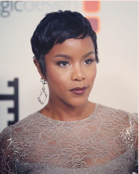 LeToya Luckett-Walker on Instagram: “In the grey #aceeddieawards2017 #aboutlastnight Hair by|| @joshthestylist Makeup by || Me” Latoya Luckett, Letoya Luckett, Short Relaxed Hairstyles, Hype Hair, Short Sassy Hair, Ombré Hair, Good Hair, Black Hairstyles, Relaxed Hair