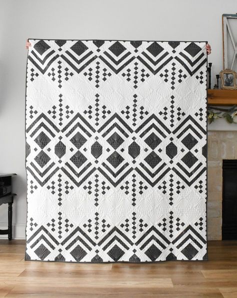 Deco Quilt, Black And White Quilt, Modern Quilting Designs, Black And White Quilts, Two Color Quilts, White Quilts, Red And White Quilts, Quilting Designs Patterns, Wedding Quilt