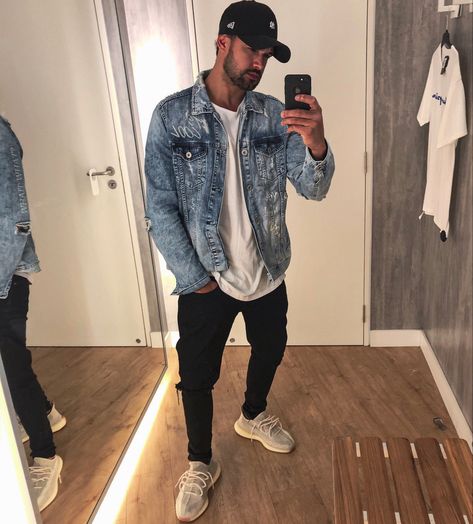 Yeezy350 Outfit Man, Yeezy 350 Outfits Men, Yeezy 350 V2 Outfit Men, Hypebeast Outfits, Drip Style, Adidas Yeezy 350, Outfits Streetwear, Yeezy 350, Jacket Fashion