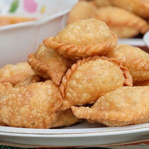 Curry Puff Recipe, Rigatoni, Provolone, Makassar, Yummy Cookies, Tater Tot, Cake Cookies, Cooking And Baking, Snack Recipes