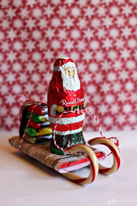 Diy Santa Sleigh, Santa Sleigh Candy, Candy Train, Christmas Candy Crafts, Candy Sleigh, Candy Cane Sleigh, Christmas Candy Gifts, Sleigh Christmas, Diy Santa