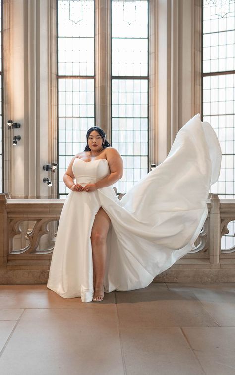 plus size simple a-line wedding dress with bow detail - 7601 by Stella York Wedding Dress High Neckline, Simple Plus Size Wedding Dresses, Plus Size Wedding Dresses With Sleeves, Wedding Dress Size 10, Plus Wedding Dresses, Stella York Wedding Dress, Dress Code Wedding, Bow Wedding Dress, Essense Of Australia