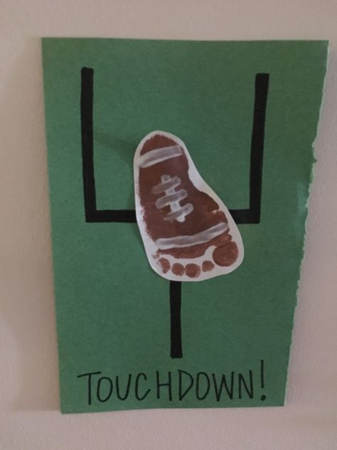 Sport Themed Crafts, Baby Footprint Crafts, Baby Art Crafts, Toddler Projects, Baby Footprint Art, September Crafts, Infant Classroom, Football Crafts, Baby Art Projects