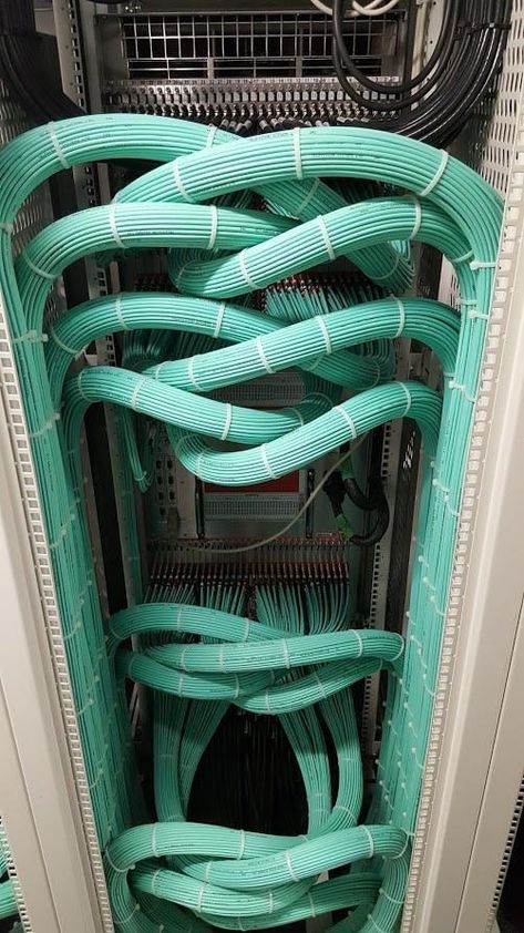 Satisfying cable management Structured Cabling, Network Engineer, Server Room, Wire Management, Network Cable, Home Network, Computer Network, Oddly Satisfying, Computer Case