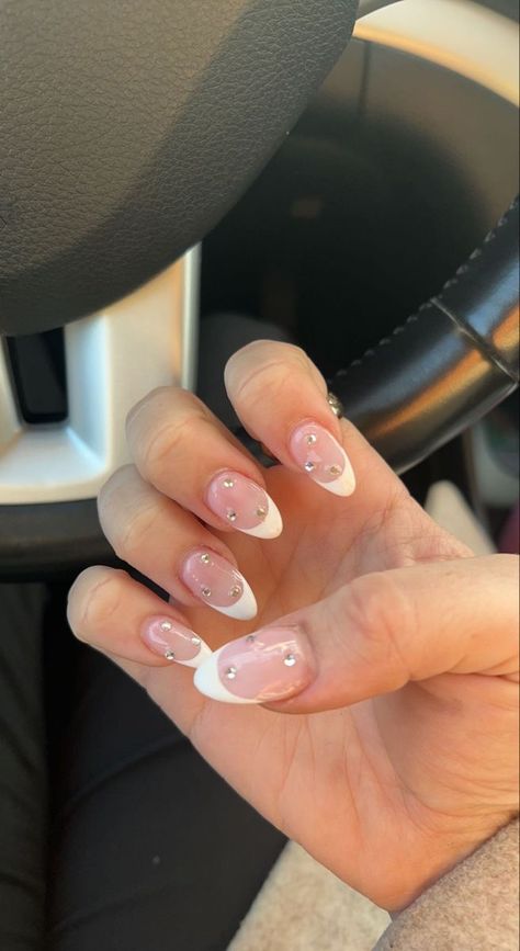 White French Tip Nails Almond With Silver Line, Oval French Nails With Rhinestones, Oval Shape Acrylic Nails Design, Oval French Tip With Design, White French Tip With Glitter Almond, French Tip Almond Nails With Jewels, Hoco Nails White And Silver, Almond Shape French Tip With Diamonds, Short Almond Nails Designs With Gems