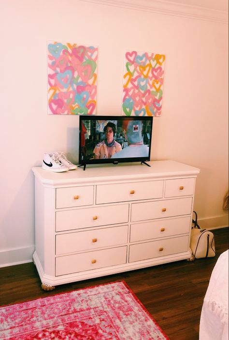 Preppy Dressers Bedroom, Simple Preppy Room, Preppy Dresser Decor, Preppy Kitchen Decor, Preppy Furniture, Preppy Room Tour, Preppy Pink Room, Bedrooms Preppy, Sister Room Decor