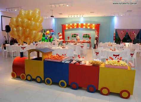 Decoración Train Theme Centerpieces, Bob The Train Birthday Party Ideas, Train Station Decor, Train Birthday Party Decorations, Train Birthday Theme, Train Theme Birthday Party, Miki Mouse, Circus 1st Birthdays, Thomas The Train Birthday Party