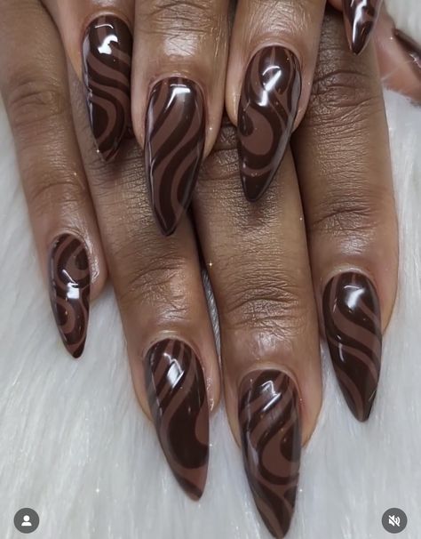 Winter Almond Nail Designs, Brown Nail Gel Designs, Brown Detail Nails, Simple Brown Nails Design, Chocolate Colour Nails, Brown And Silver Nail Designs, Light Brown And Dark Brown Nails, Brown And Crème Nails, Hershey Nail Designs