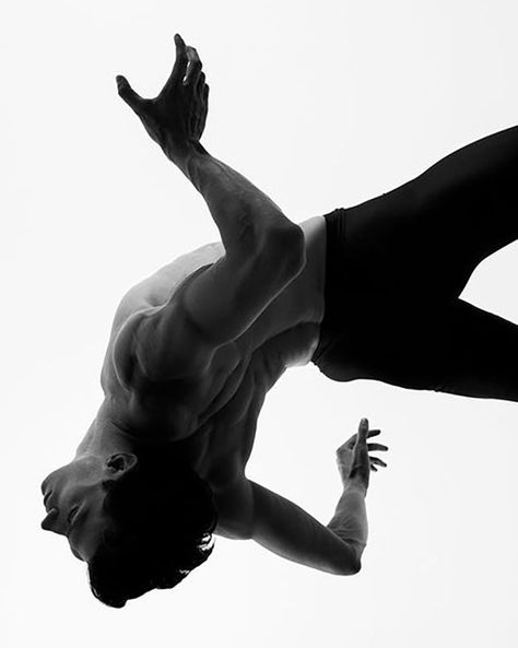 Domineering Pose, Male Contemporary Dancer, Men Dance Poses, Contorted Body Poses, Man Reaching Out Pose, Contemporary Poses Dancers, Artistic Dance Photography, Man Studio Photoshoot, Male Dancer Photography